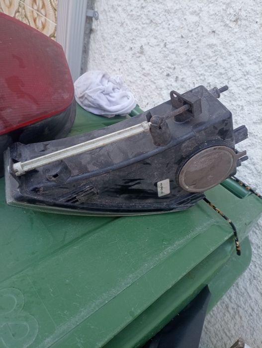 Vendo faról de nevoeiro direito saab