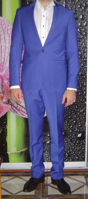 Костюм чоловічий гарний