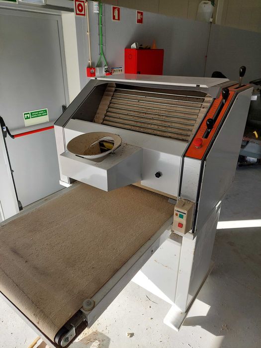 Vende se maquina formadora baguetes  pão e  cacetes padaria