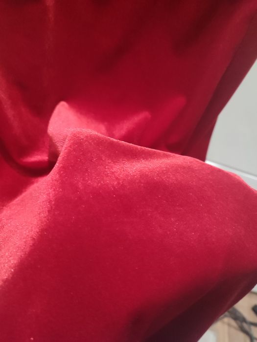Красное замшевое платье