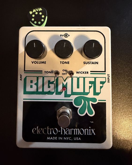 Pedal Electro Harmonix Big Muff / Tone Wicker.