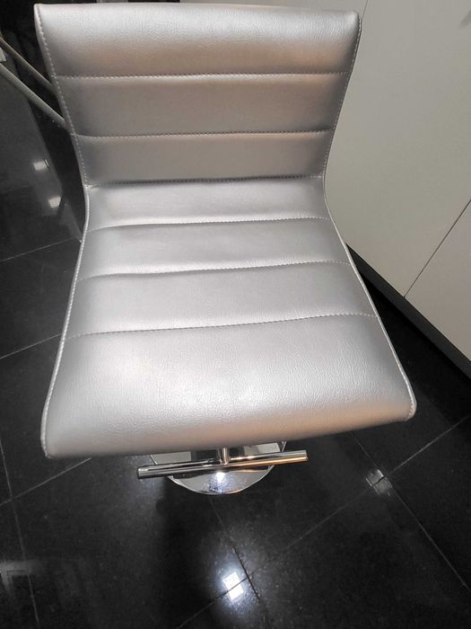 4 Bancos de cozinha hidráu. Estofo NOVO