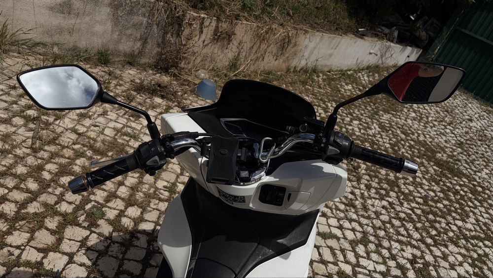 Honda PCX 2022 pronta a anda