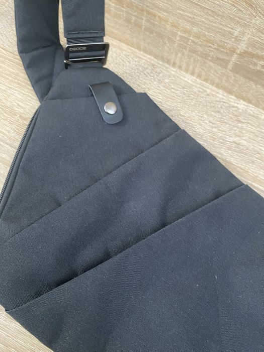 męska saszetka antykradzieżowa typu sling bag