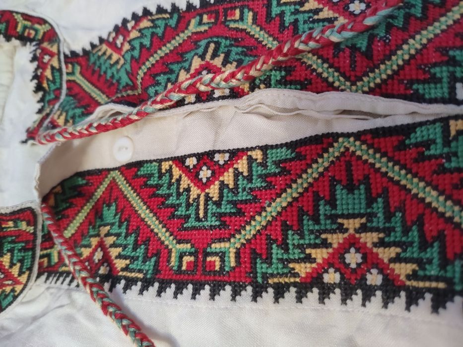 Вишиванка чоловіча (сорочка з ручною вишивкою)