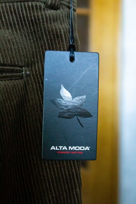 Продам вельветовый мужской костюм Alta Moda