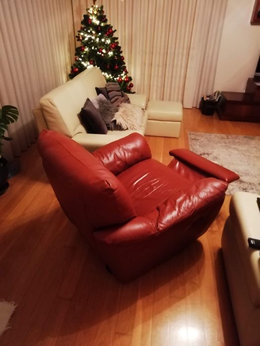 Poltrona IKEA em pele genuína, reclinável e giratória