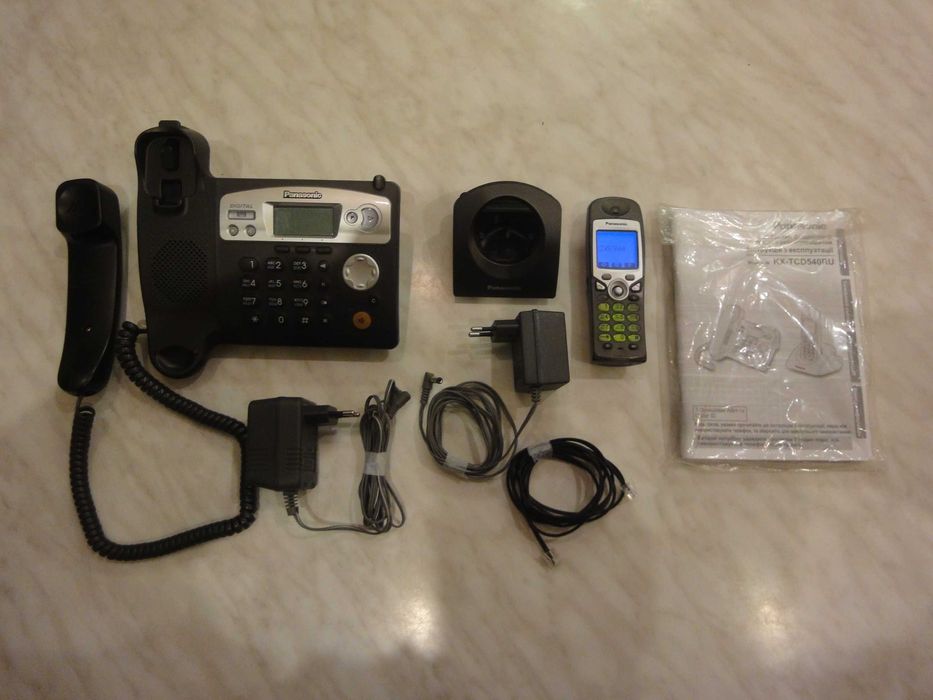 Цифровий бездротовий телефон з автовідповідачем Panasonic KX-TCD540RUT