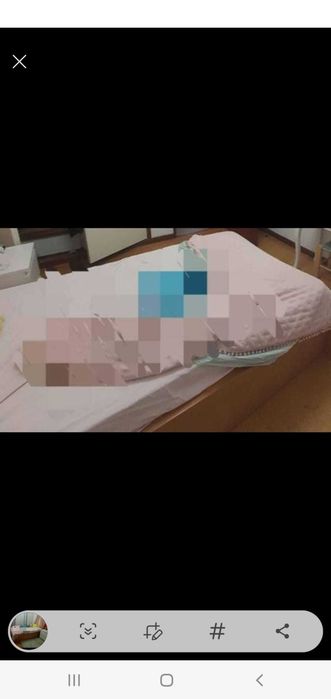 Camas com dois estrados + dois colchões.