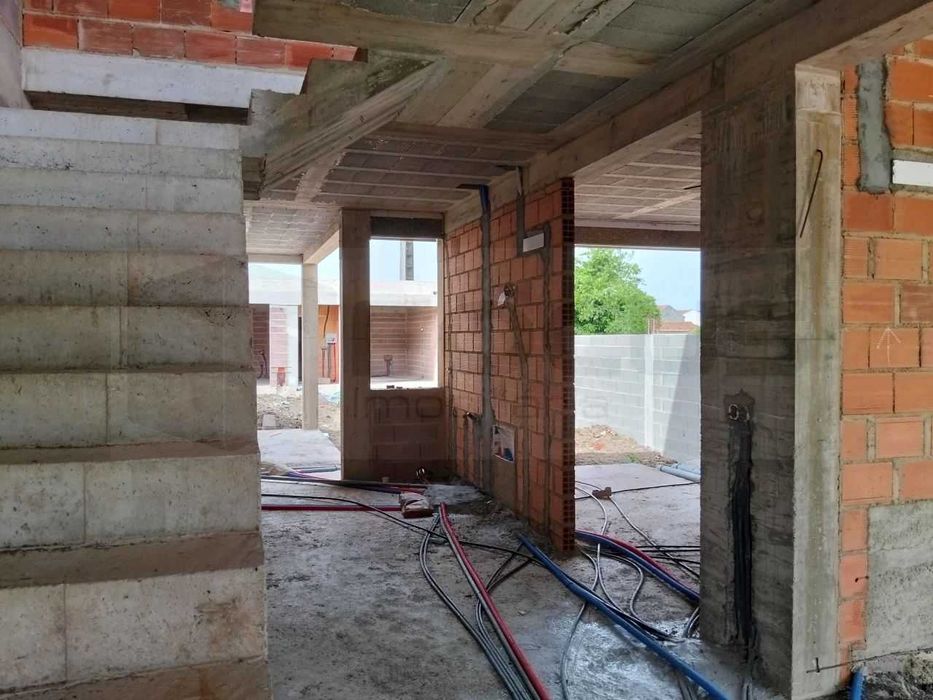 Invista Hoje, Valorize Amanhã | Moradia T4 Moderna | 250.000€