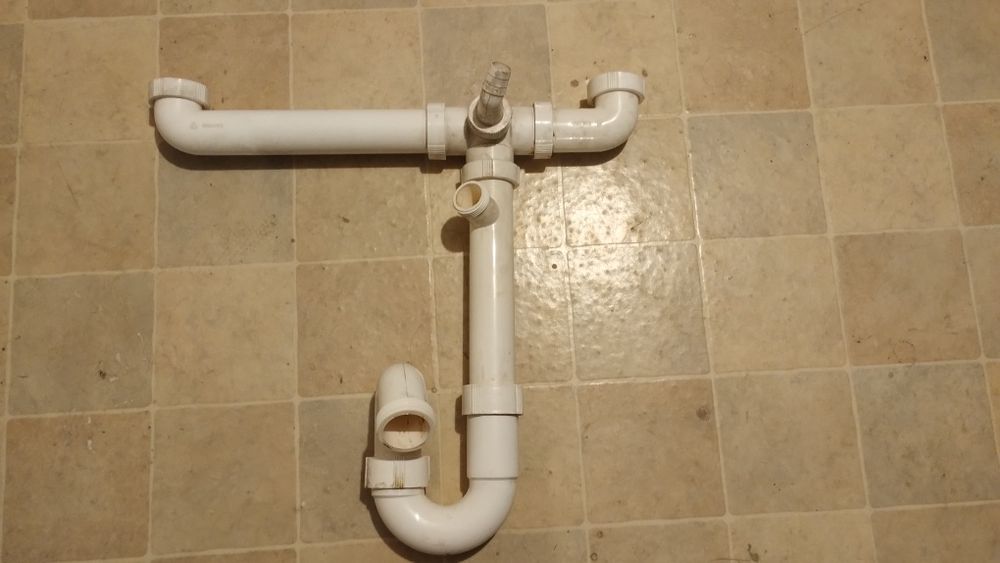 Zlewozmywak dwukomorowy z baterią