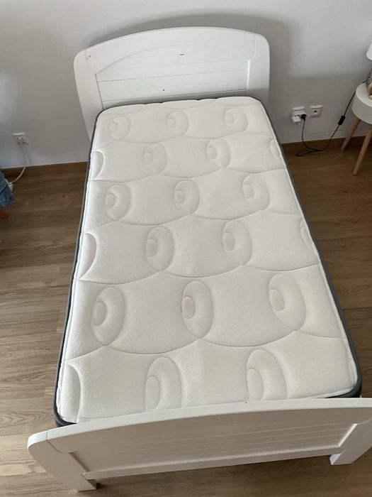 Cama solteiro com colchāo