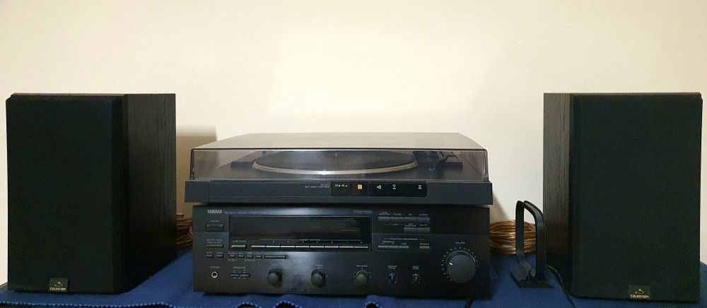 Програвач платівок Grundig, ресивер Yamaha, колонки Celestion, кабелі