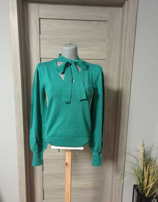 Sweter turkusowy na wiązanie Orsay