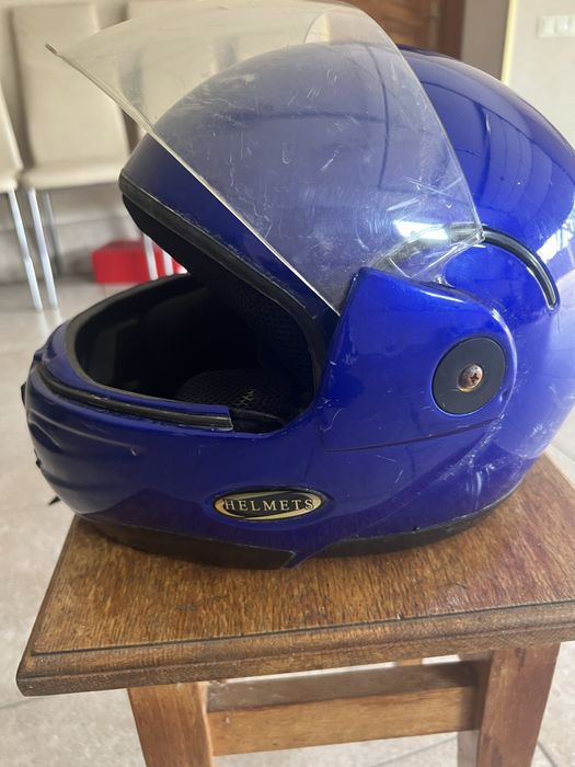 Мото шлем. В доброму стані .