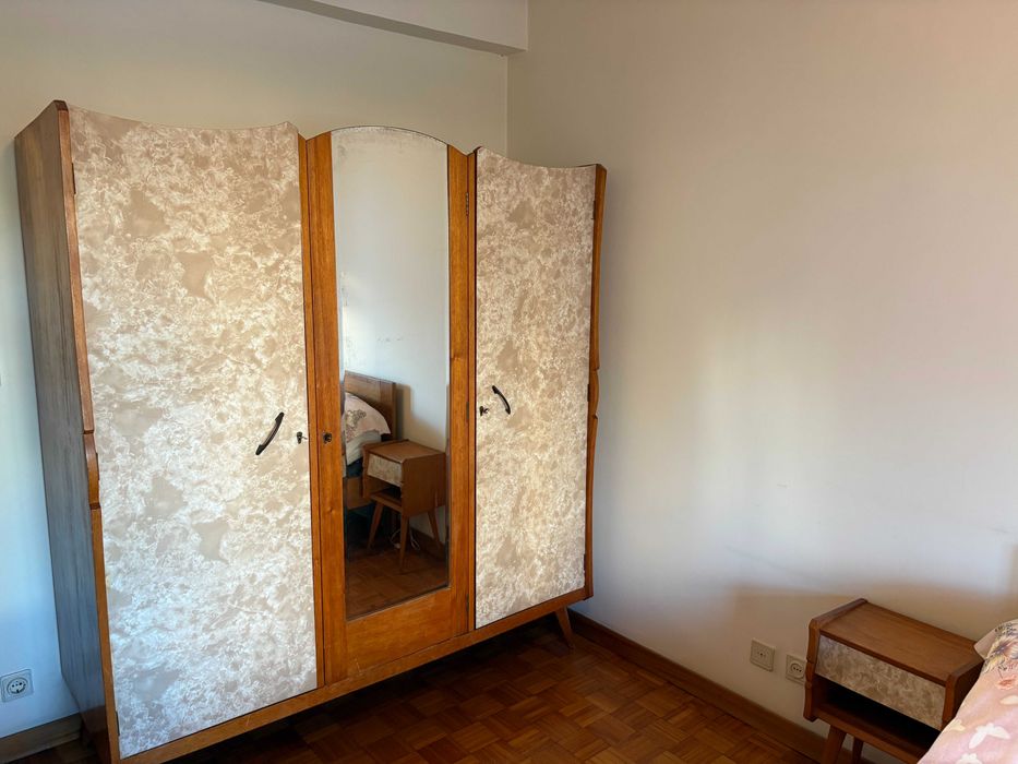 Conjunto - cama, cómoda, roupeiro, 2 mesas de cabeceira e pechiché