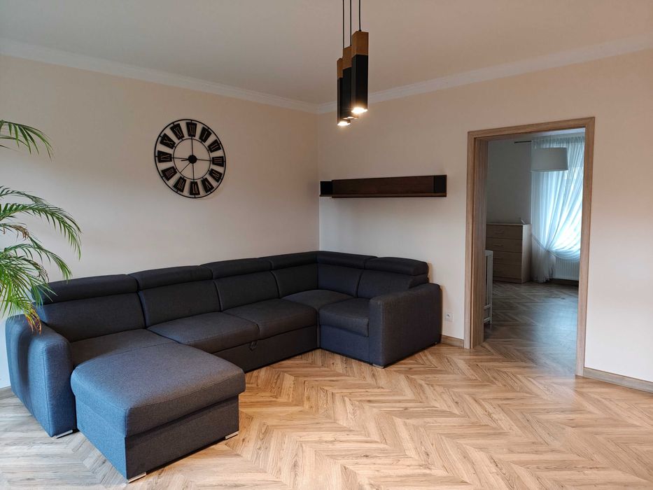 Piękne, przestronne mieszkanie w kamienicy na parterze