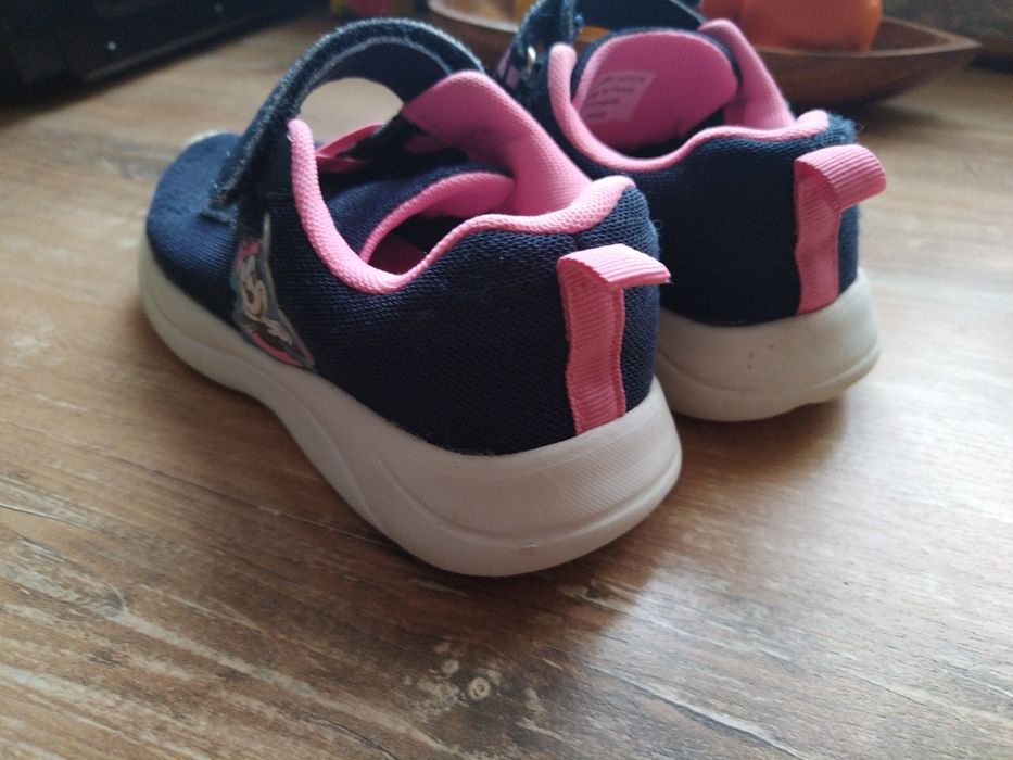 Продам взутя для дівчинки.