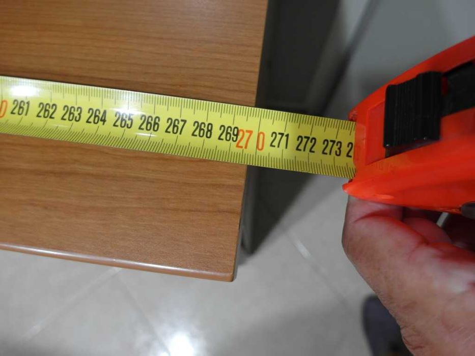Móvel inferior para escritório com portas e estado novo