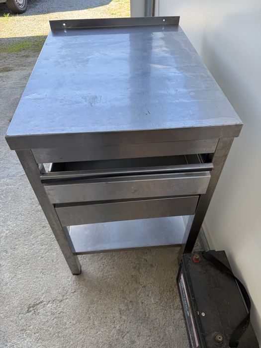 Mesa de trabalho em inox com 2 gavetas e prateleira