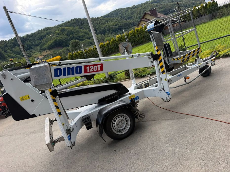 Nifty DINO 120T. Zwyżka koszowa 12 metrów wysuwana na raz. Podnośnik HDS. Napęd Hydrauliczny na dwa koła. Obraca się w koło 360. jak nówka z salonu. 2016 rok. 1220 mtg. Książka Serwisowa od nowości do wglądu. PRĄD 230v. 4 sekcje sterowania na dole. Nowy m
