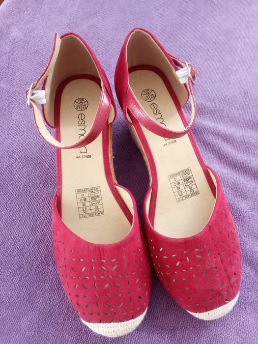 Sandały na koturnie bordowe 40