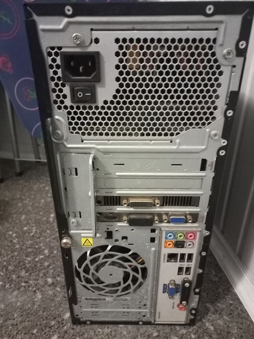 Монитор вместе с системником