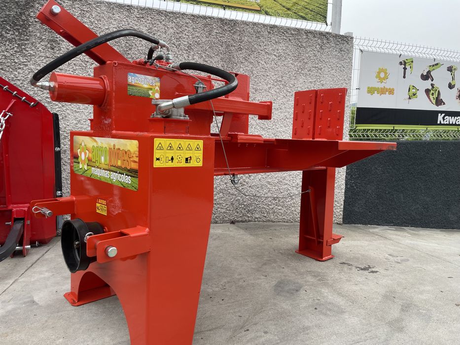 Rachador de lenha para trator 18 ton.