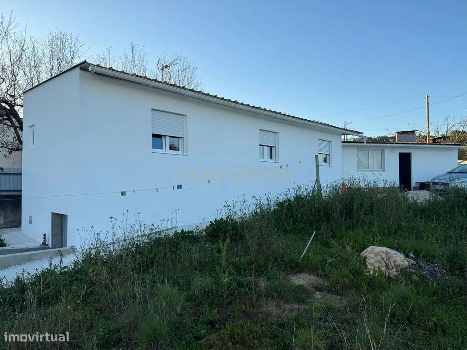 Moderna Moradia T1 em Pombal com Jardim e Terraço