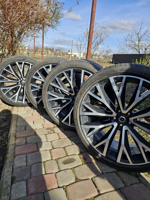 Комплект ризини з дисками 265/35 R22
За деталями