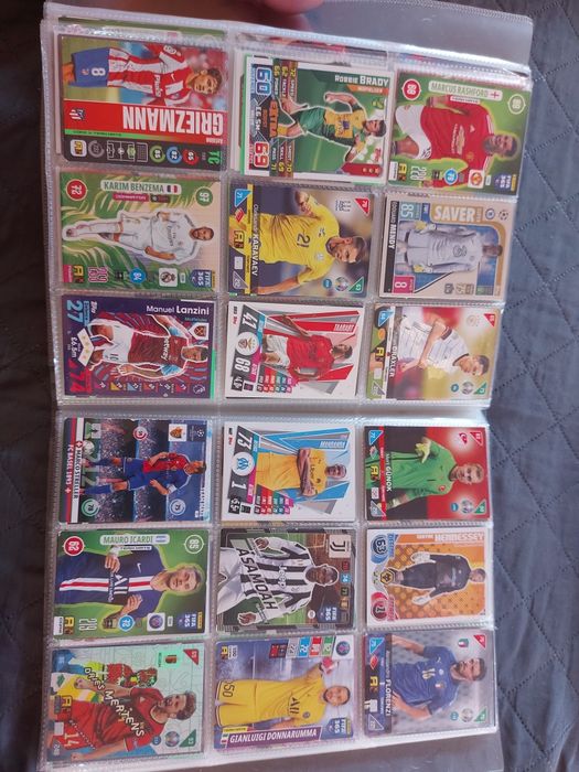 Karty piłkarskie 555 sztuk