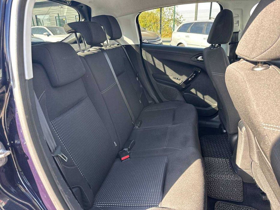 Peugeot 208 2019рік 1.2 Бензин Автомат