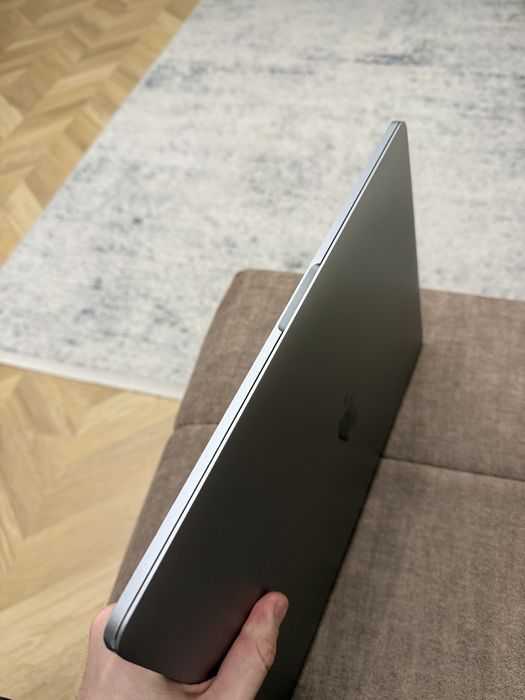 Macbook pro 15 2018 / 2019 i7 / 16gb / 512gb/ Radeon Pro 4 ГБ 92% АКБ