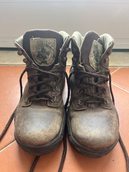 Botas de Caminhada / Escuteiros em Pele (Tamanho 37)