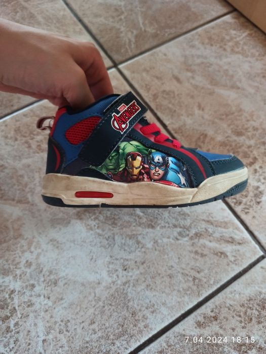 Adidasy Marvel  roz 25  15 cm