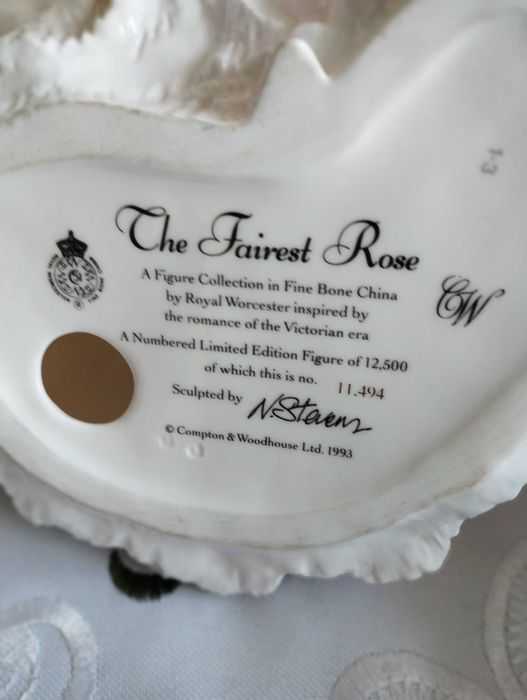 Dama porcelanowa Total Worcester The Fairest Rose 23 cm