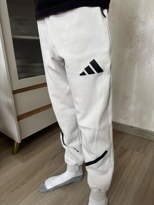 Продається костюм на весну/літо/осінь Adidas