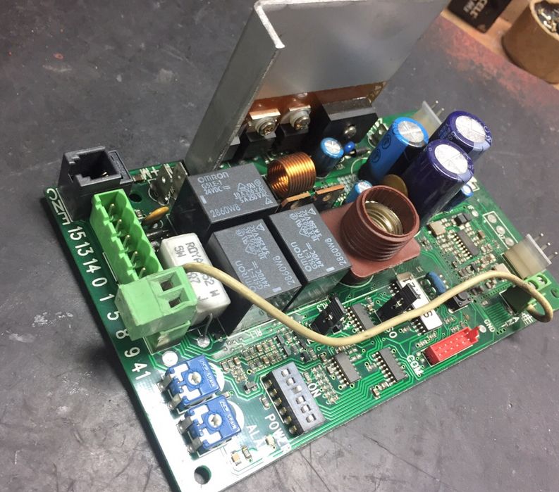 Reparação de placas de automatismos referente a “portōes de garagem”