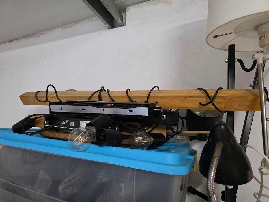 Conjunto de candeeiros de teto e outros