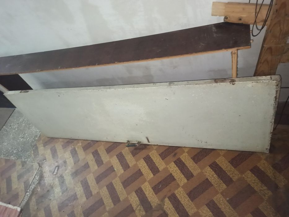 Стекло оконное листовое новое. Дверь межкомнатная. Белая