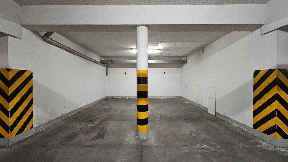 Wygodne Miejsce Postojowe w Hali Garażowej na Stróżyńskiego 15A