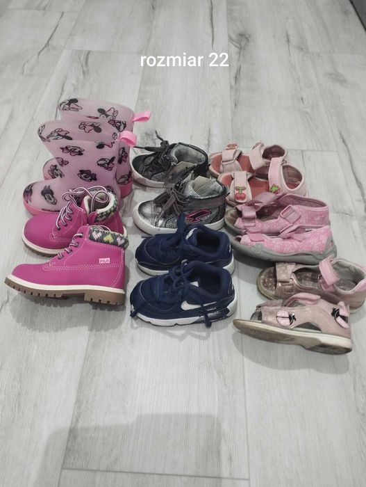 Sprzedam buty dla dziewczynki od rozmiaru 21 do 27