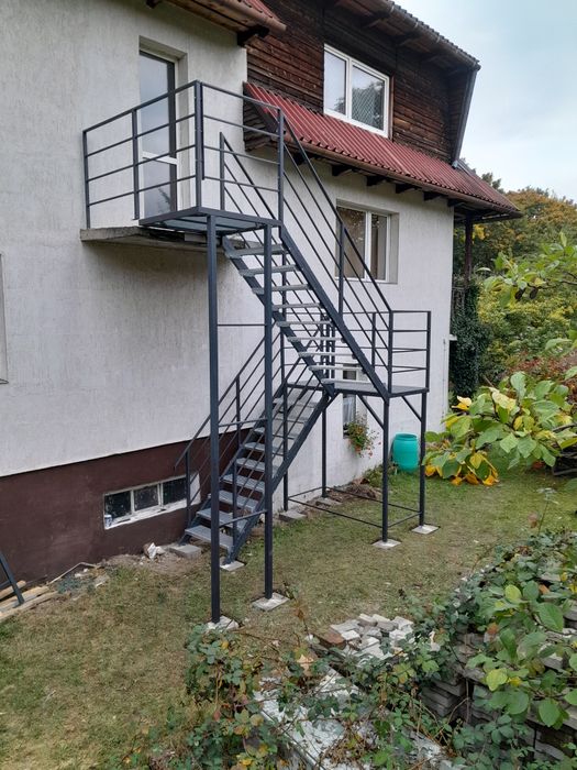 Schody zewnętrzne metalowe