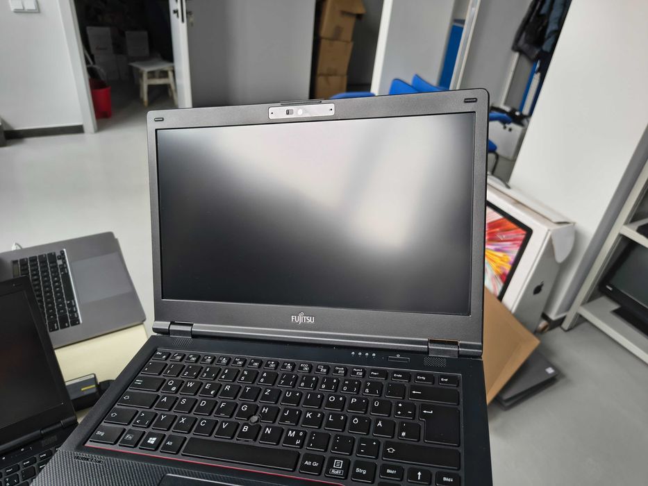 Сучасні під офіс Fujitsu E5411 (Core i3-1115G4/16Gb-DDR4-256Gb-SSD)
