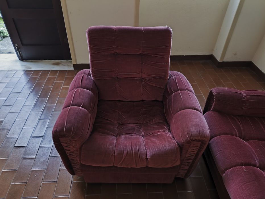 Conjunto de sofá e cadeirões