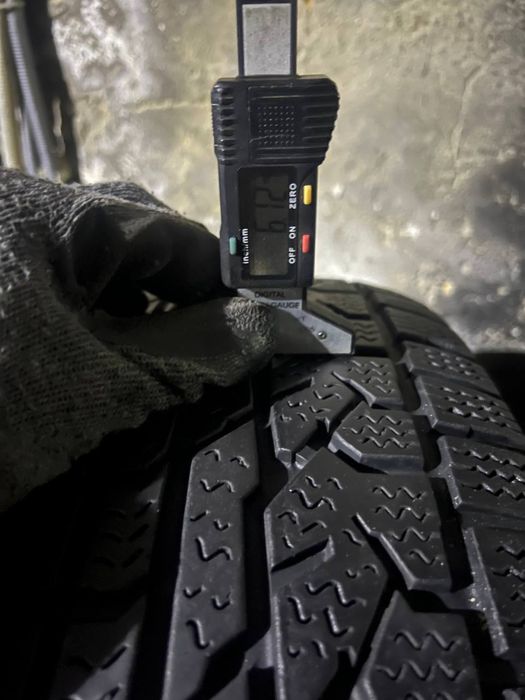 Kumho 215/70/16 пара зимних шин