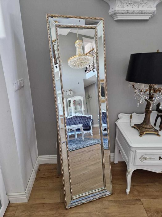 Lustro stojące w szklanej kryształowej ramie