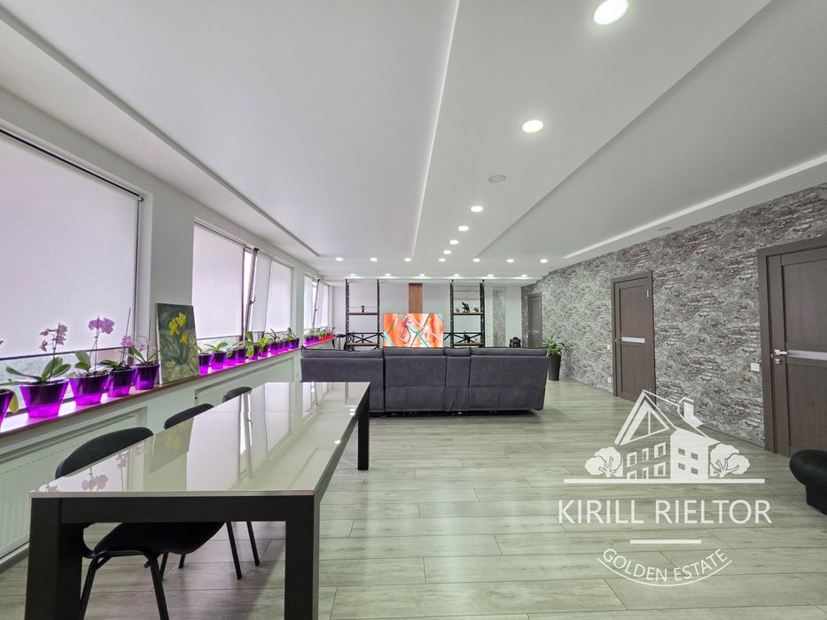 Продается дом с бассейном и сауной в городке "Золотые Ключи"