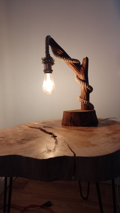 Lampy z drewna ręcznie robione