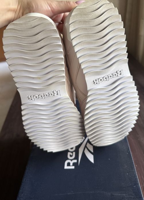 Кросівки Reebok.
